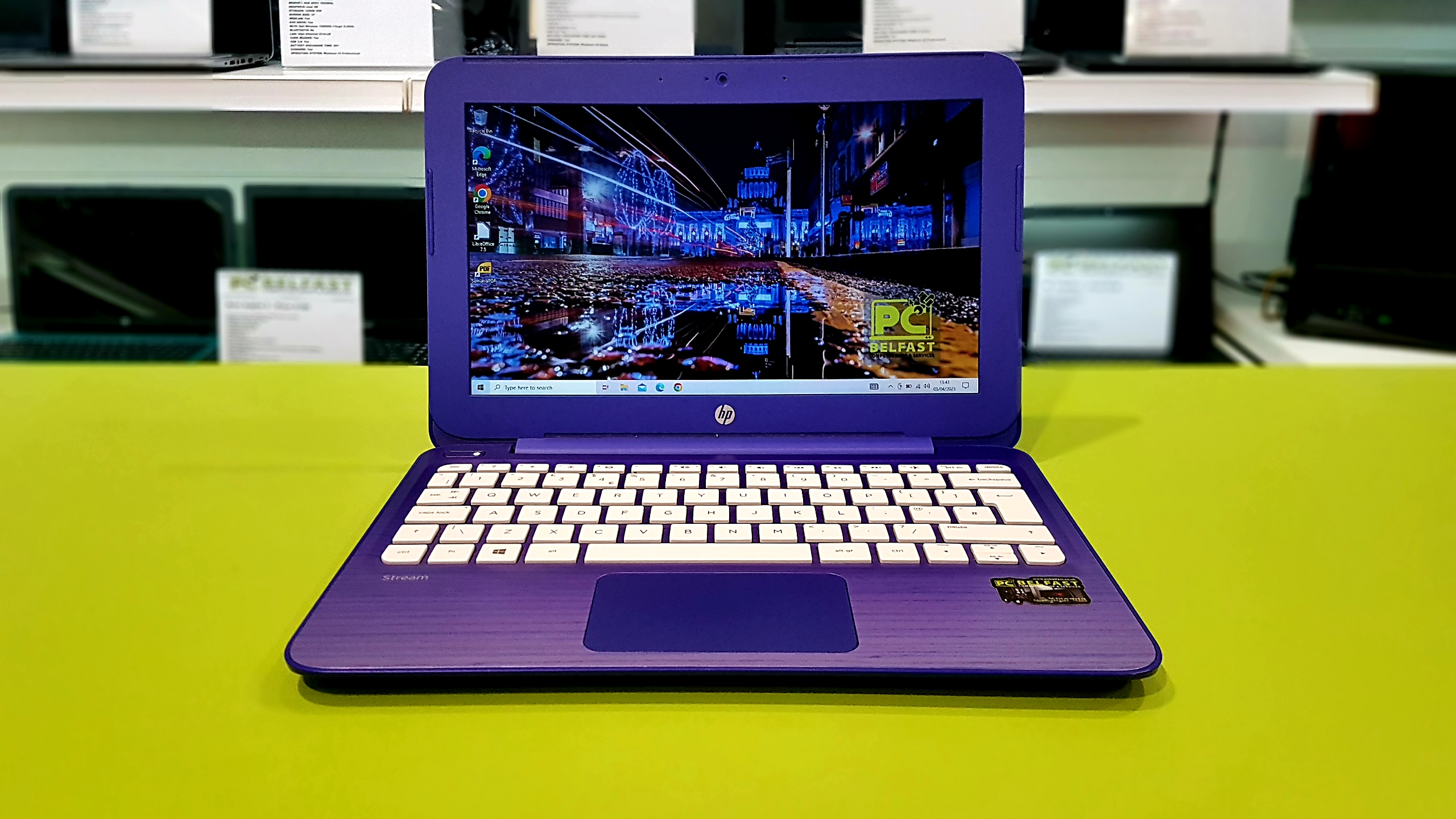 HP Stream 11 BLUE (2) HP Stream 11 / Intel Celeron 2.16GHz / 2GB RAM / 32GB Emmc /Intel HD - Image 1