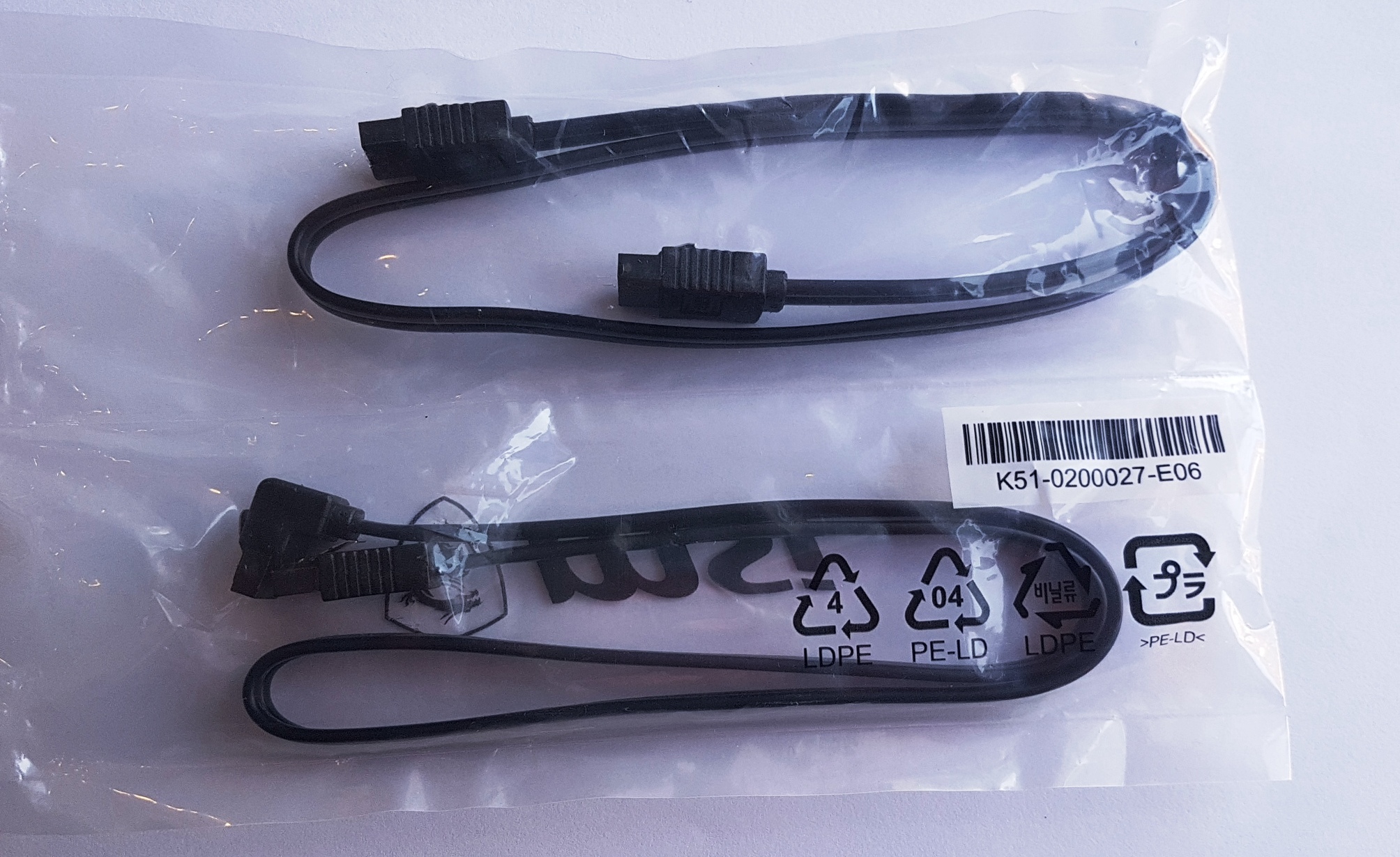 20210424_125150 2 x SATA III Cables 0.45m Straight and Angled Dual Pack - Image 1