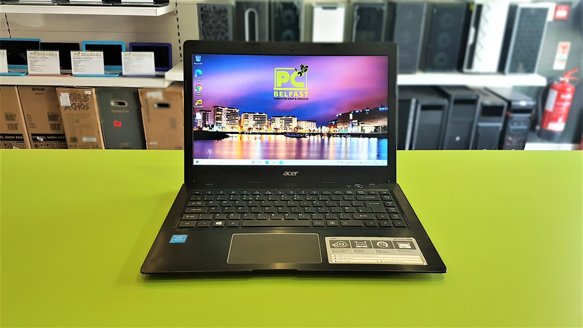 ACER SWIFT 1 0 Acer Swift 1 SF114-31-P5HY / Intel Quad Core CPU N3710 2.56GHz / 4GB RAM / 120GB SSD / Intel HD Graphics - Image 1