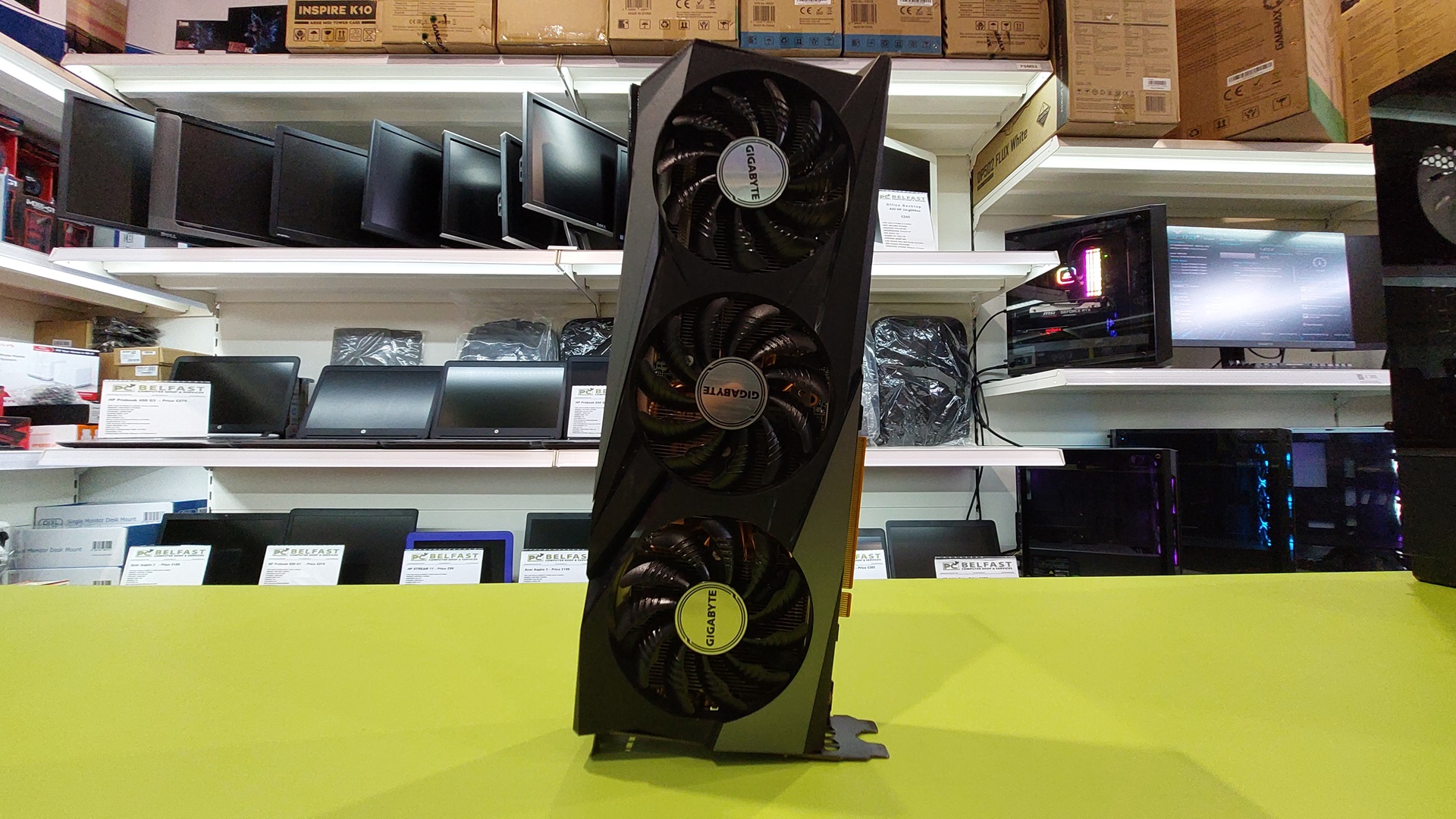 GIGABYTE RX 6700 XT (1) Used Gigabyte RX 6700 XT GAMING OC 12GB - Image 1