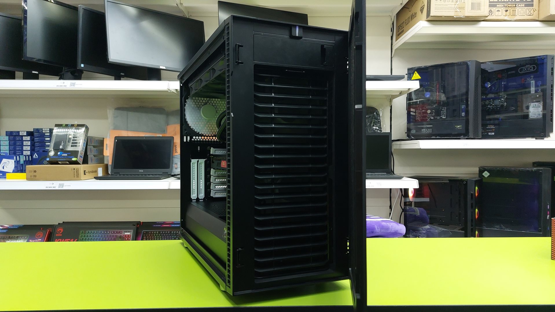 FRACTAL PC 2 (4) Used Custom Fractal / Intel i9 9th Gen 5.00GHz / 32GB RAM / 1TB NVMe / Multi Choice Graphics - Image 1