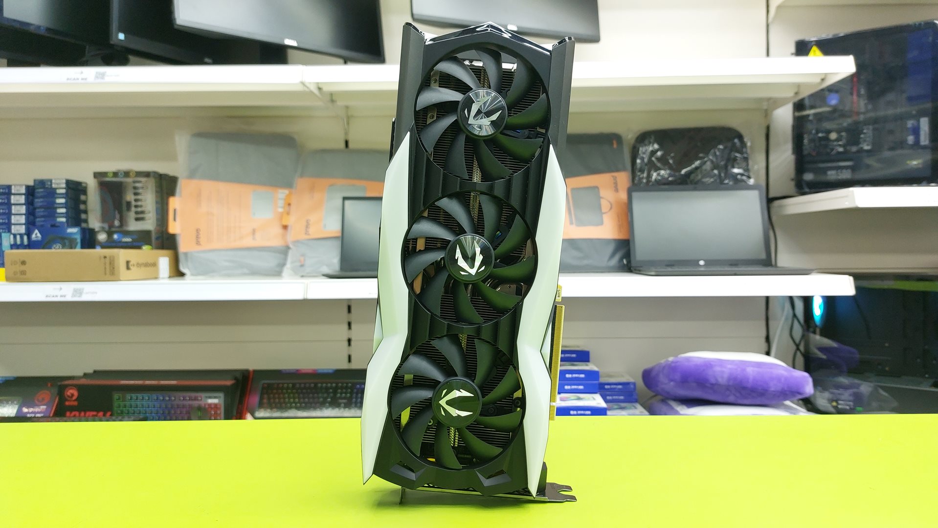 ZOTAC RTX RTX 2080 SUPER (1) Used ZOTAC AMP EXTREME RTX 2080 SUPER OC 8GB GDDR6 - Image 1