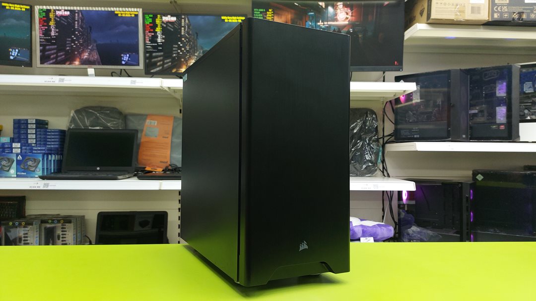 Corsaire Carbide PC (1) Used Custom PC Corsair / Intel i9 9900K 5.00GHz / 64GB RAM / 2TB NVMe + 2TB HDD / Multi Choice Graphics - Image 1