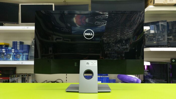 Used Dell 28" Ultra HD 4K Monitor 2 x HDMI 2 x DP - Image 2